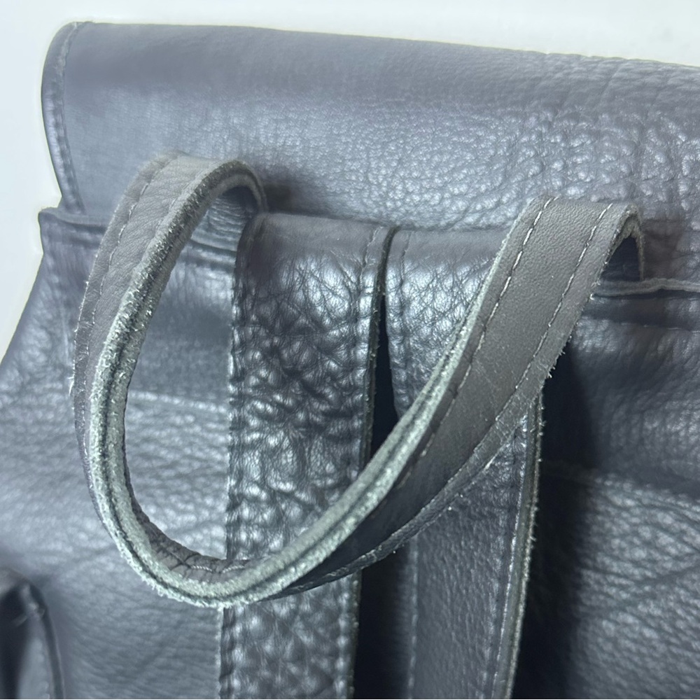 ❗️Mid Size Heavy Duty Black Leather Biker Buckle Backpack - Picture 8 of 16